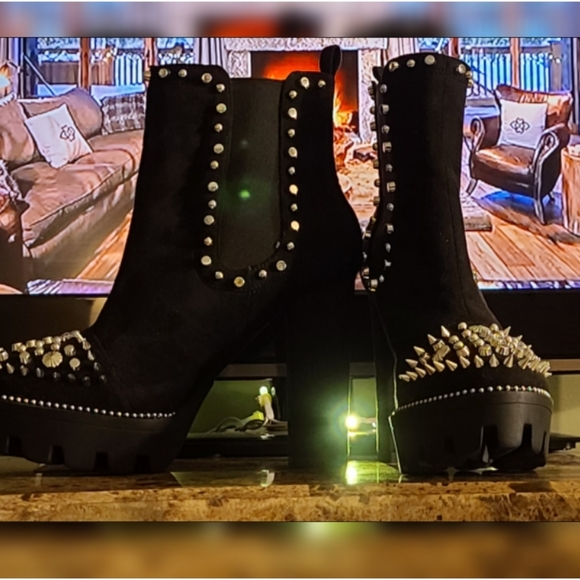 Black Sexy Suede Studded Slip on Comfy Platform Booties Size 10 - Picture 6 of 8